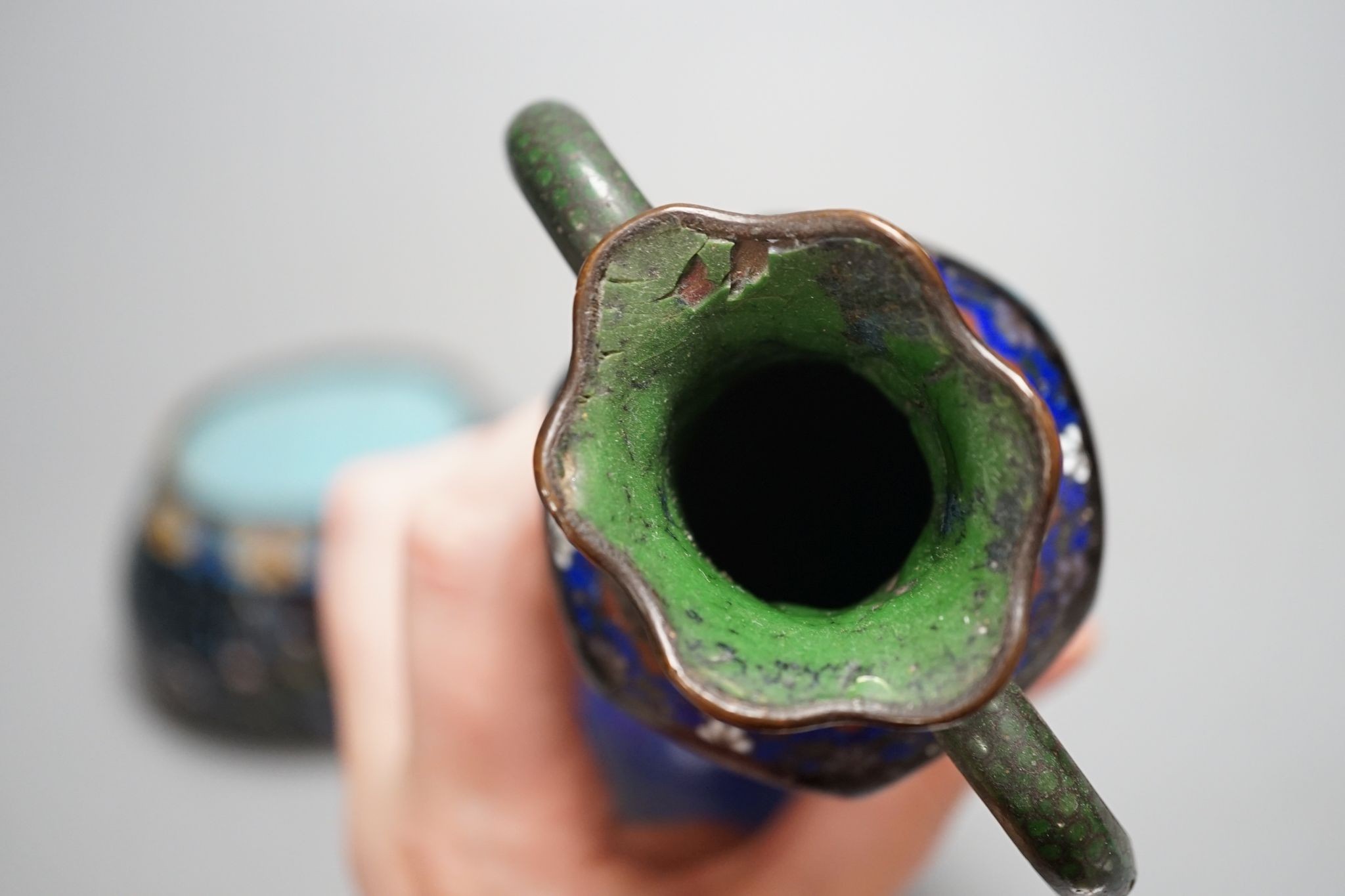 A Chinese cloisonné enamel dragon box and cover and two Japanese cloisonné enamel vessels, tallest 18cm